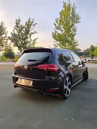 Volkswagen Golf 2013 - 16390 EUR, 196000 km - AUTO.MOTO.pt - 196000km - foto 5 de 12