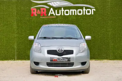 Toyota Yaris 2006 - 6900 EUR, 198000 km - AUTO.MOTO.pt - 198000km - foto 4 de 24