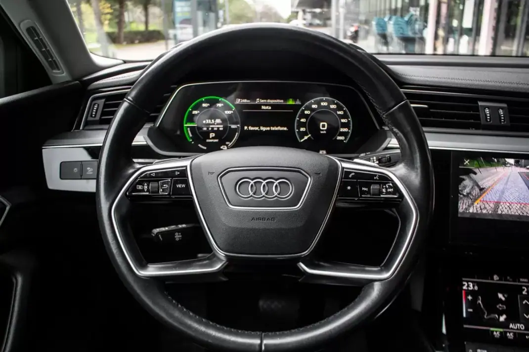 Audi Q8 e-Tron Sportback 2023 - 49900 EUR, 34353 km - AUTO.MOTO.pt - 34353km - foto 12 de 44