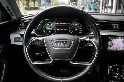 Audi Q8 e-Tron Sportback 2023 - 49900 EUR, 34353 km - AUTO.MOTO.pt - 34353km - foto 12 de 44