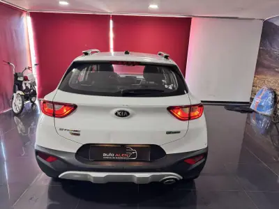 Kia Stonic 2023 - 15500 EUR, 91000 km - AUTO.MOTO.pt - 91000km - foto 5 de 16