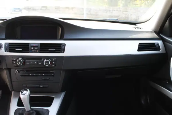 BMW 318 2010 - 10000 EUR, 254000 km - 254000km - foto 19 de 35
