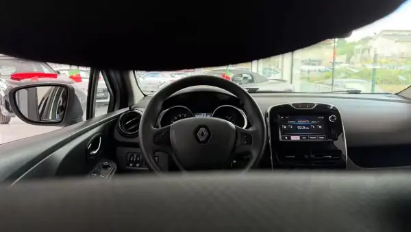 Renault Clio Sport Tourer 2013 - 9990 EUR, 167795 km - AUTO.MOTO.pt - 167795km - foto 14 de 26