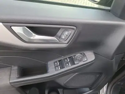 Ford Kuga 2021 - 21000 EUR, 59800 km - AUTO.MOTO.pt - 59800km - foto 17 de 36
