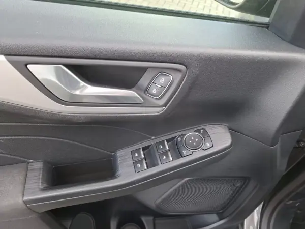 Ford Kuga 2021 - 21000 EUR, 59800 km - AUTO.MOTO.pt - 59800km - foto 17 de 36