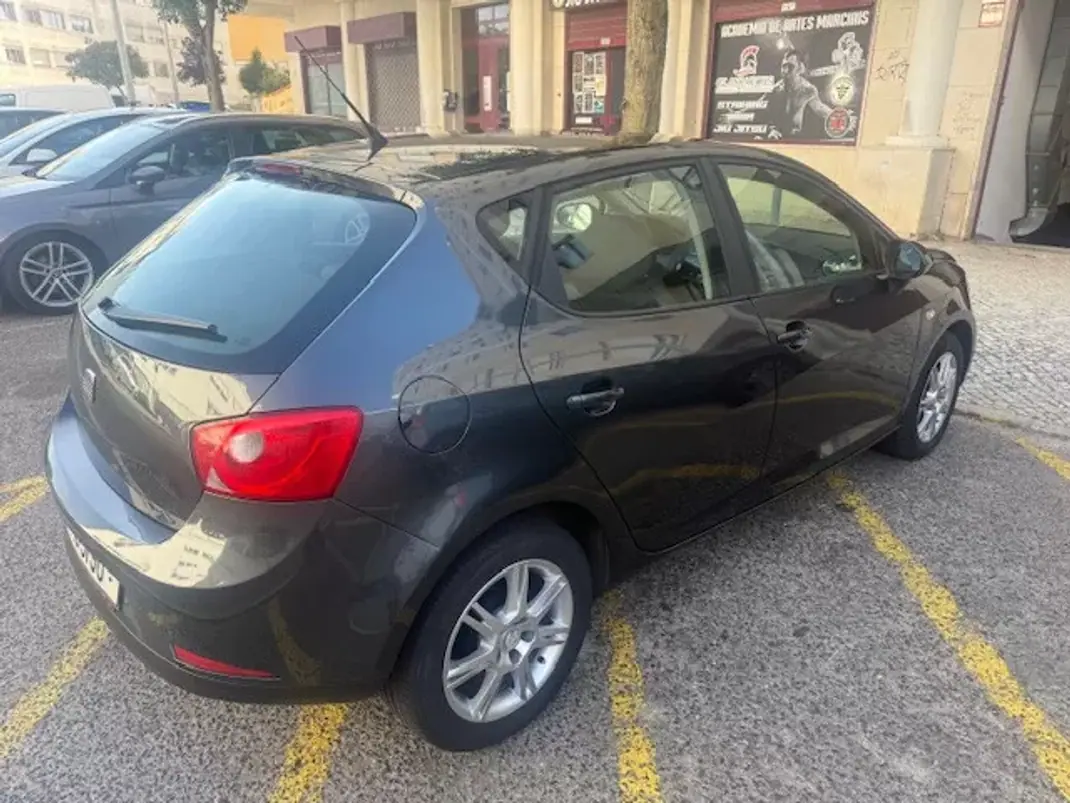 SEAT Ibiza 2010 - 5750 EUR, 156000 km - AUTO.MOTO.pt - 156000km - foto 15 de 33
