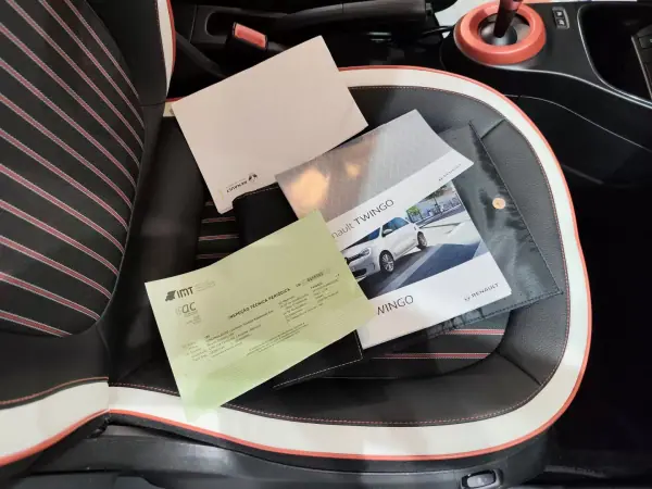 Renault Twingo 2020 - 12300 EUR, 53000 km - AUTO.MOTO.pt - 53000km - foto 27 de 28