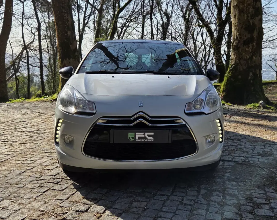 Citroën DS3 2015 - 9850 EUR, 185000 km - AUTO.MOTO.pt - 185000km - foto 3 de 19