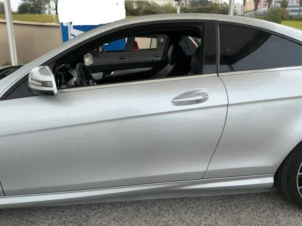 Mercedes-Benz C 250 2012 - 18900 EUR, 255100 km - AUTO.MOTO.pt - 255100km - foto 4 de 10