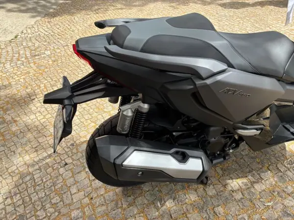 Honda ADV 150 2023 - 5300 EUR, 16240 km - AUTO.MOTO.pt - 16240km - foto 7 de 14