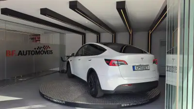 Tesla Model Y 2023 — photo 3 of 47