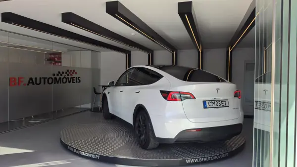 Tesla Model Y 2023 — photo 3 of 47