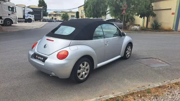 Volkswagen New Beetle Cabriolet 2004 - 9500 EUR, 127830 km - AUTO.MOTO.pt - 127830km - foto 4 de 48