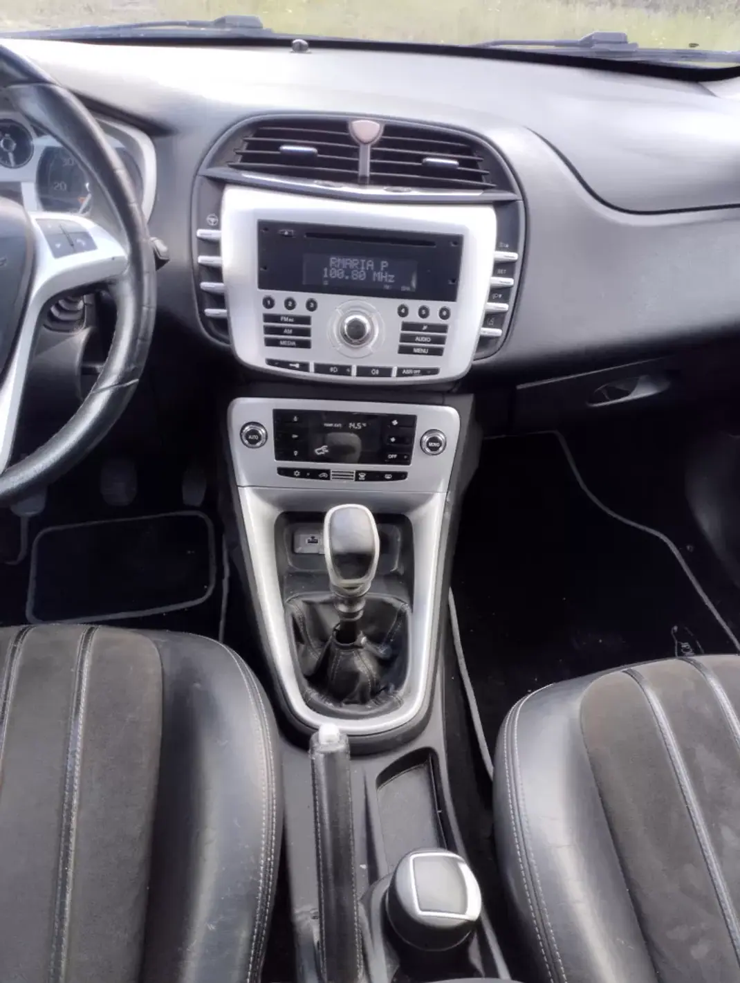Lancia Delta 2008 - 3750 EUR, 220000 km - AUTO.MOTO.pt - 220000km - foto 20 de 28