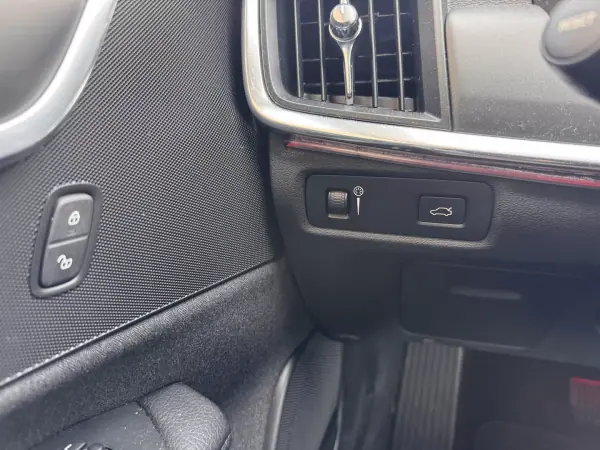 Volvo V90 2017 - 23750 EUR, 133014 km - AUTO.MOTO.pt - 133014km - foto 15 de 25