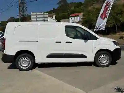 Peugeot Partner 1.5 BlueHDI Premium Longa 2020 - 14900 EUR, 135840 km - AUTO.MOTO.pt - 135840km - foto 2 de 10