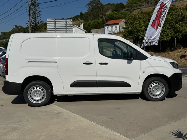 Peugeot Partner 1.5 BlueHDI Premium Longa 2020 - 14900 EUR, 135840 km - AUTO.MOTO.pt - 135840km - foto 2 de 10