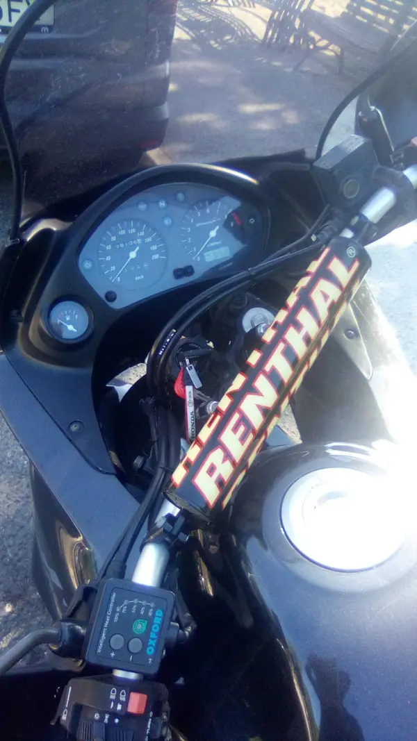 Honda Transalp Base 2000 - 3000 EUR, 75000 km - AUTO.MOTO.pt - 75000km - foto 8 de 8