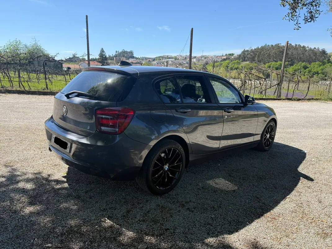 BMW 118 2013 - 10500 EUR, 192500 km - AUTO.MOTO.pt - 192500km - foto 6 de 10