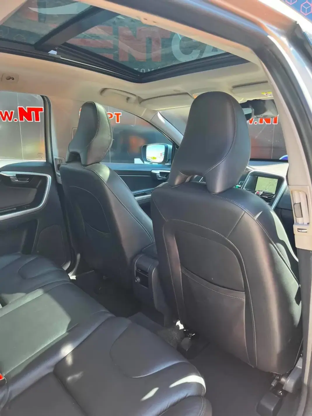 Volvo XC 60 2015 - 17900 EUR, 235971 km - 235971km - foto 20 de 23