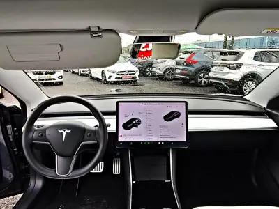 Tesla Model 3 2020 - 30400 EUR, 105371 km - AUTO.MOTO.pt - 105371km - foto 3 de 26