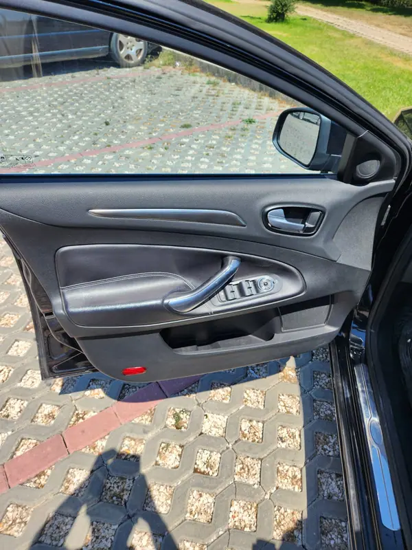 Ford Mondeo SW 2009 - 6900 EUR, 155100 km - AUTO.MOTO.pt - 155100km - foto 13 de 15