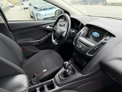 Ford Focus 2018 - 13850 EUR, 68388 km - AUTO.MOTO.pt - 68388km - foto 25 de 29