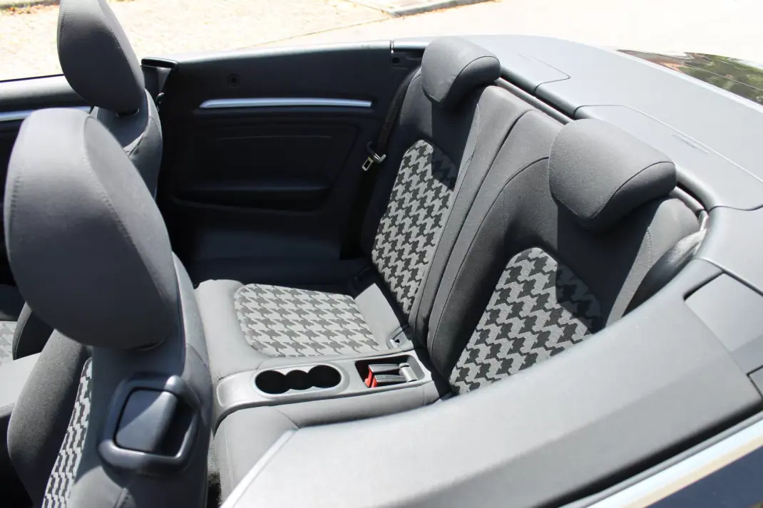 Audi A3 Cabrio 2014 - 17990 EUR, 100000 km - 100000km - foto 16 de 38