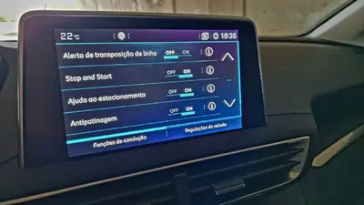 Peugeot 3008 2020 - 21500 EUR, 90000 km - AUTO.MOTO.pt - 90000km - foto 13 de 29