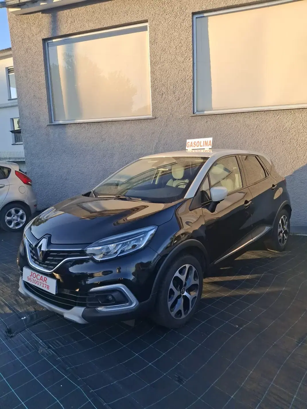 Renault Captur 2019 - 13950 EUR, 89099 km - 89099km - foto 4 de 16