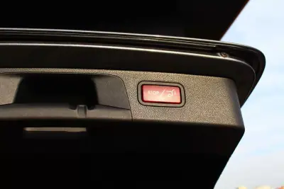 Mercedes-Benz E 300 2019 - 23900 EUR, 178524 km - AUTO.MOTO.pt - 178524km - foto 20 de 34