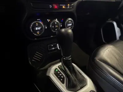 Jeep Renegade 2018 - 18900 EUR, 75000 km - AUTO.MOTO.pt - 75000km - foto 17 de 19