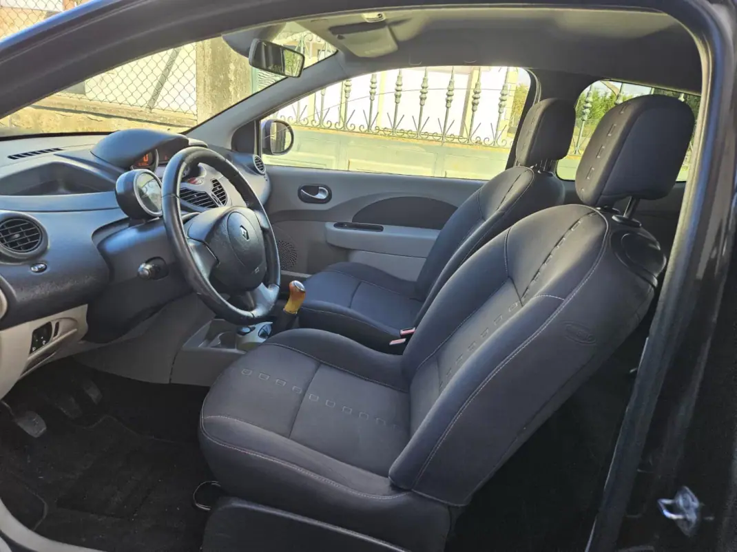 Renault Twingo 2009 - 3750 EUR, 190000 km - AUTO.MOTO.pt - 190000km - foto 7 de 7