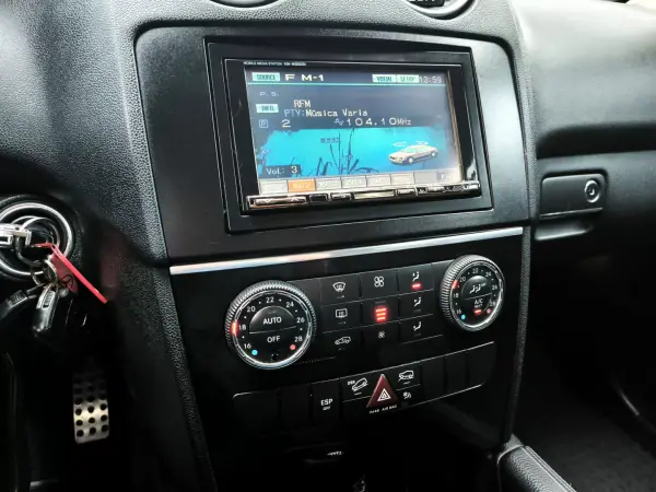 Mercedes-Benz ML 320 2006 - 13950 EUR, 273000 km - AUTO.MOTO.pt - 273000km - foto 36 de 39