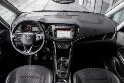 Opel Zafira 2018 - 13990 EUR, 142396 km - AUTO.MOTO.pt - 142396km - foto 31 de 37