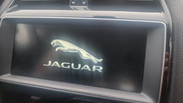 Jaguar F-Pace 2018 - 37990 EUR, 86000 km - AUTO.MOTO.pt - 86000km - foto 30 de 31