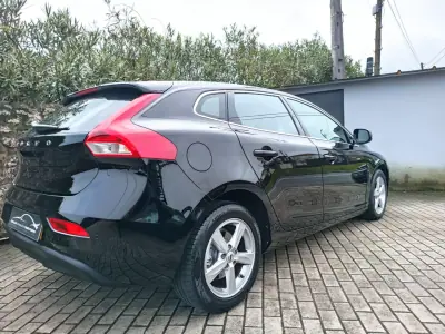Volvo V40 2017 - 12850 EUR, 130000 km - AUTO.MOTO.pt - 130000km - foto 8 de 14