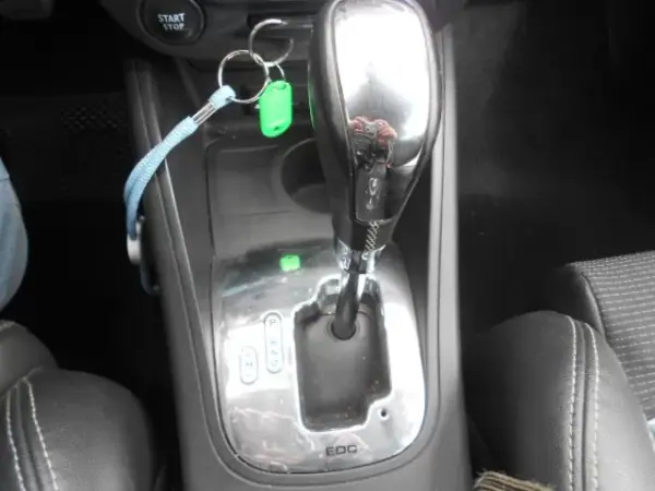 Renault Mégane 2013 - 9750 EUR, 218367 km - AUTO.MOTO.pt - 218367km - foto 16 de 17