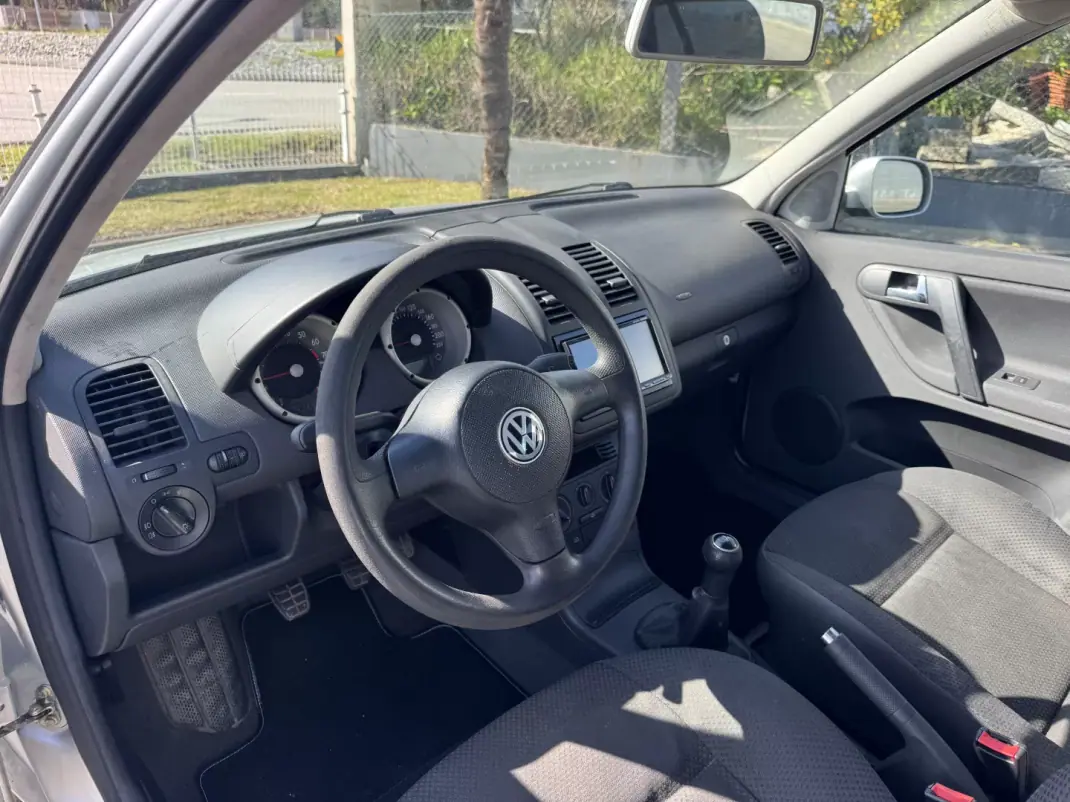 Volkswagen Polo 2001 - 2750 EUR, 146000 km - AUTO.MOTO.pt - 146000km - foto 8 de 18