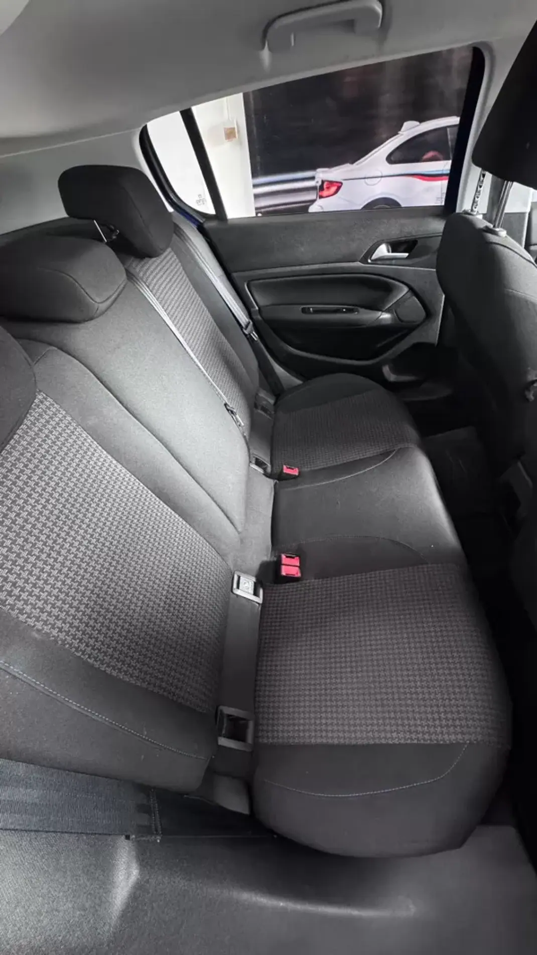 Peugeot 308 2020 - 10900 EUR, 133000 km - AUTO.MOTO.pt - 133000km - foto 8 de 10