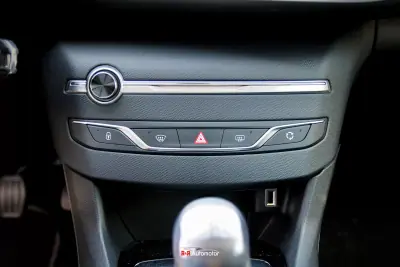 Peugeot 308 2018 - 11900 EUR, 90000 km - 90000km - foto 22 de 29