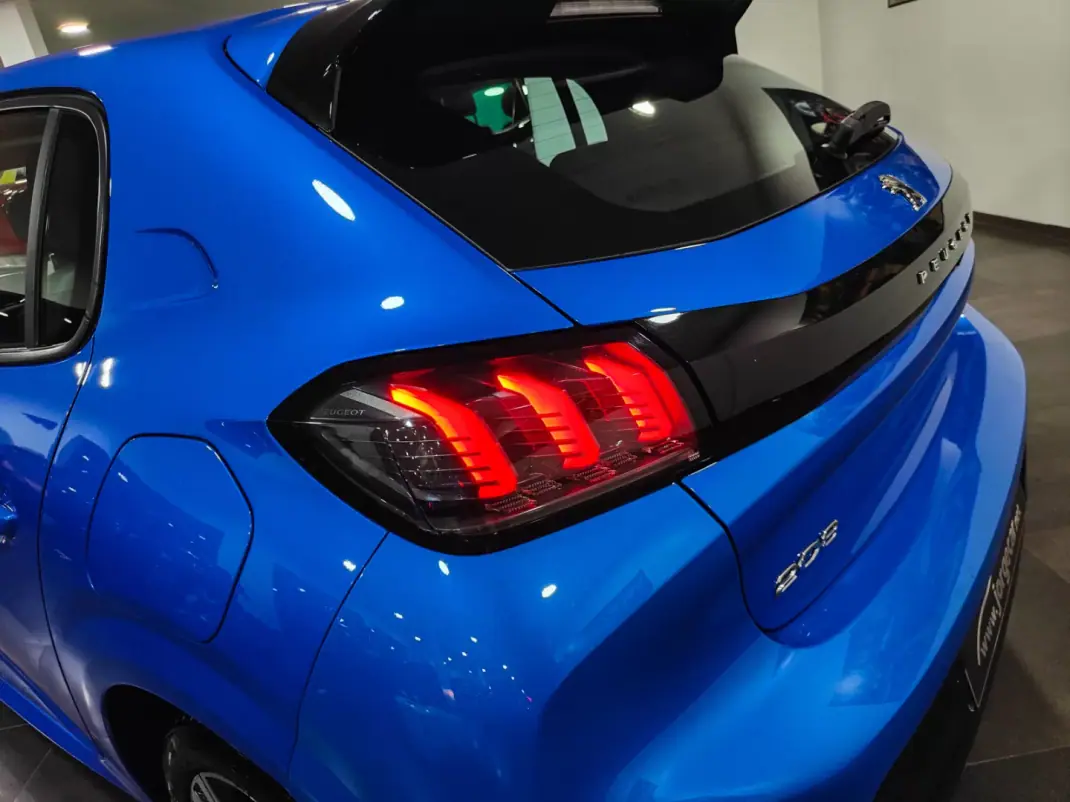 Peugeot 208 2019 - 14500 EUR, 90000 km - AUTO.MOTO.pt - 90000km - foto 11 de 60