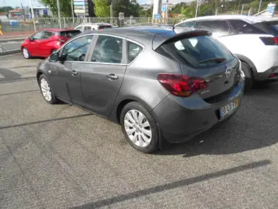 Opel Astra 2011 - 7900 EUR, 213201 km - AUTO.MOTO.pt - 213201km - foto 4 de 11
