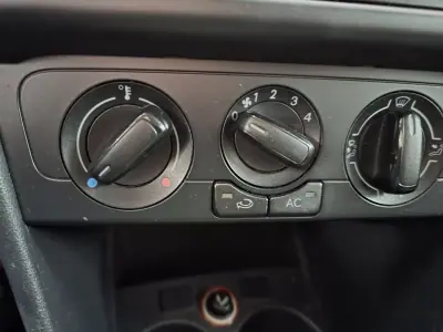 VW Polo 1.2 TDi Van 2013 - 5750 EUR, 269000 km - AUTO.MOTO.pt - 269000km - foto 14 de 17