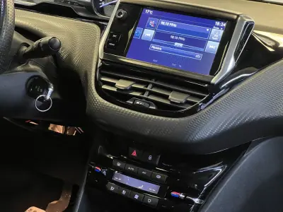 Peugeot 2008 2017 - 9990 EUR, 110000 km - AUTO.MOTO.pt - 110000km - foto 10 de 47
