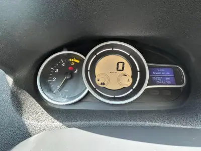 Renault Mégane 2013 - 6990 EUR, 253321 km - AUTO.MOTO.pt - 253321km - foto 11 de 17