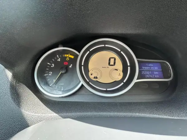 Renault Mégane 2013 - 6990 EUR, 253321 km - AUTO.MOTO.pt - 253321km - foto 11 de 17