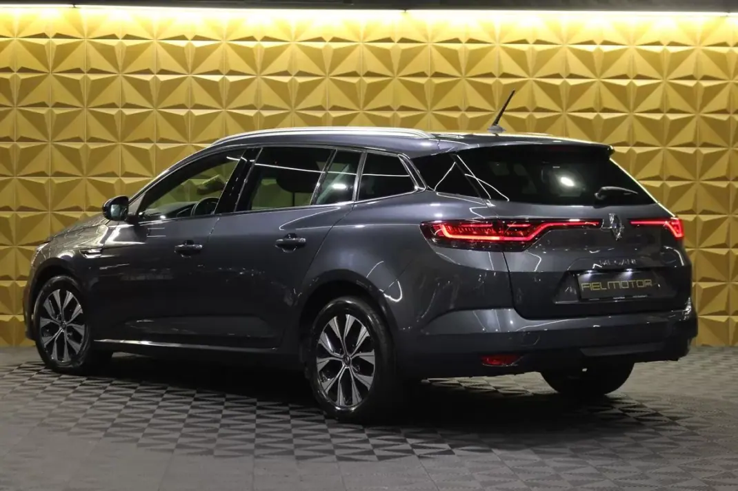 Renault Mégane Sport Tourer 2021 - 14900 EUR, 144000 km - 144000km - foto 2 de 32