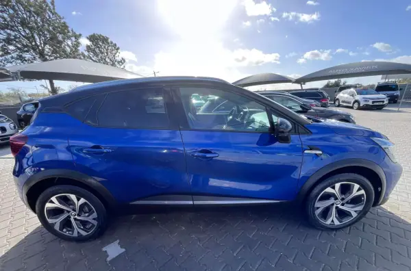 Renault Captur 2023 - 19950 EUR, 47000 km - AUTO.MOTO.pt - 47000km - foto 4 de 11