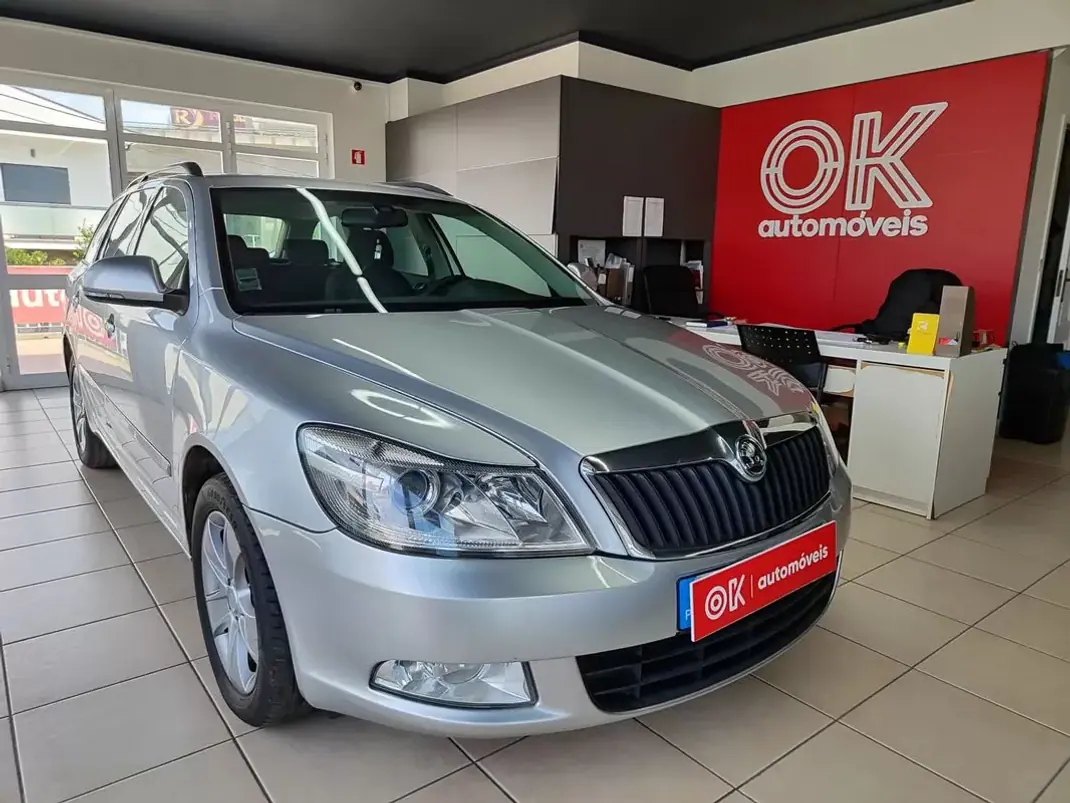 Skoda Octavia Break 2009 - 5750 EUR, 277000 km - AUTO.MOTO.pt - 277000km - foto 1 de 36
